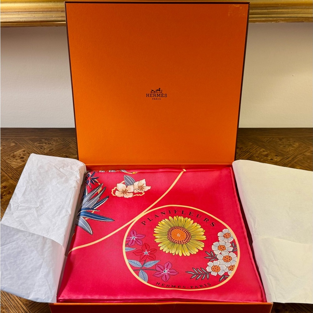 NWT HERMÊS Planifleurs Silk Twill Scarf 90, Christine Henry 2023
